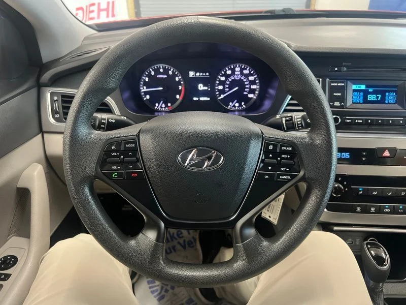 Used 2015 Red Hyundai SE image 23