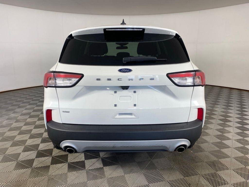 Used 2022 White Metallic Ford SE image 5