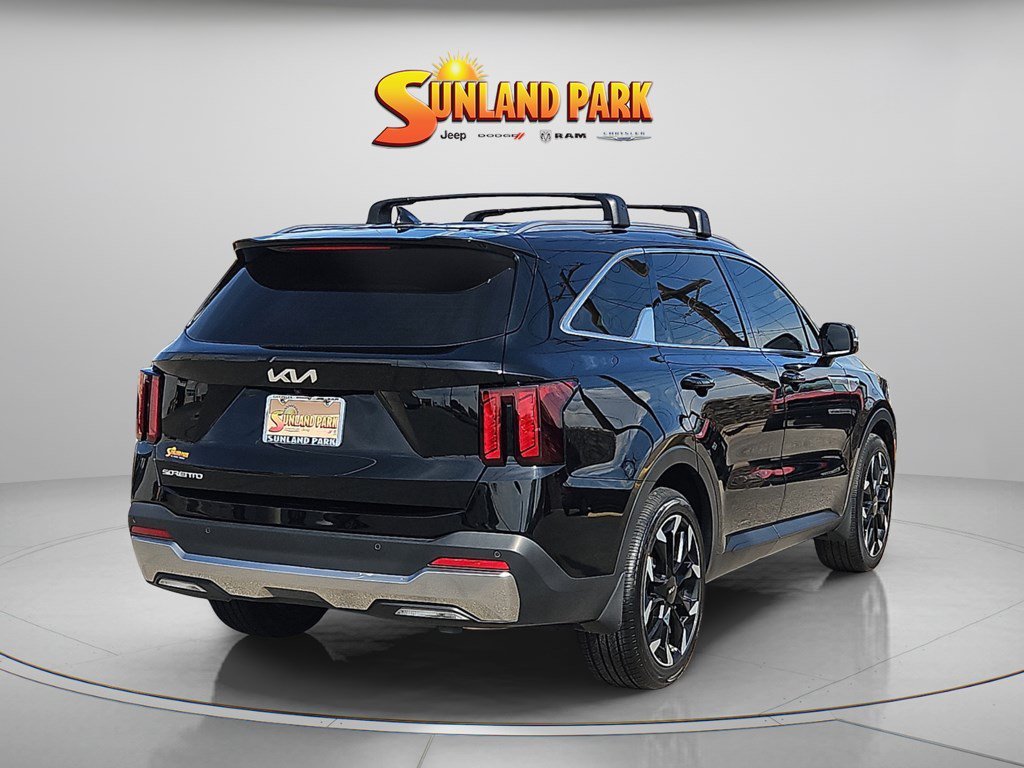Used 2025 Ebony Black Kia EX image 5