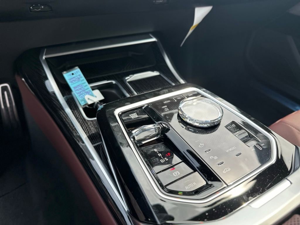New 2026 Black Sapphire Metallic BMW 750e xDrive image 30