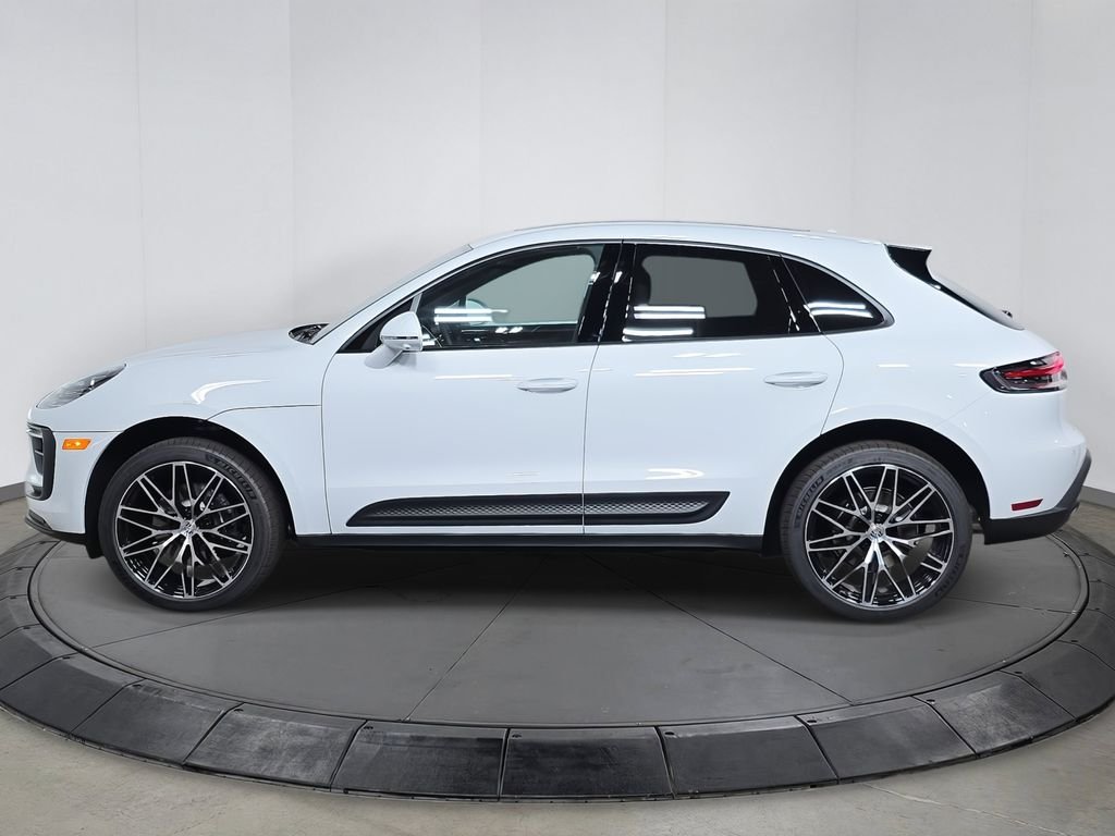 2026 Porsche Macan T - Photo 2