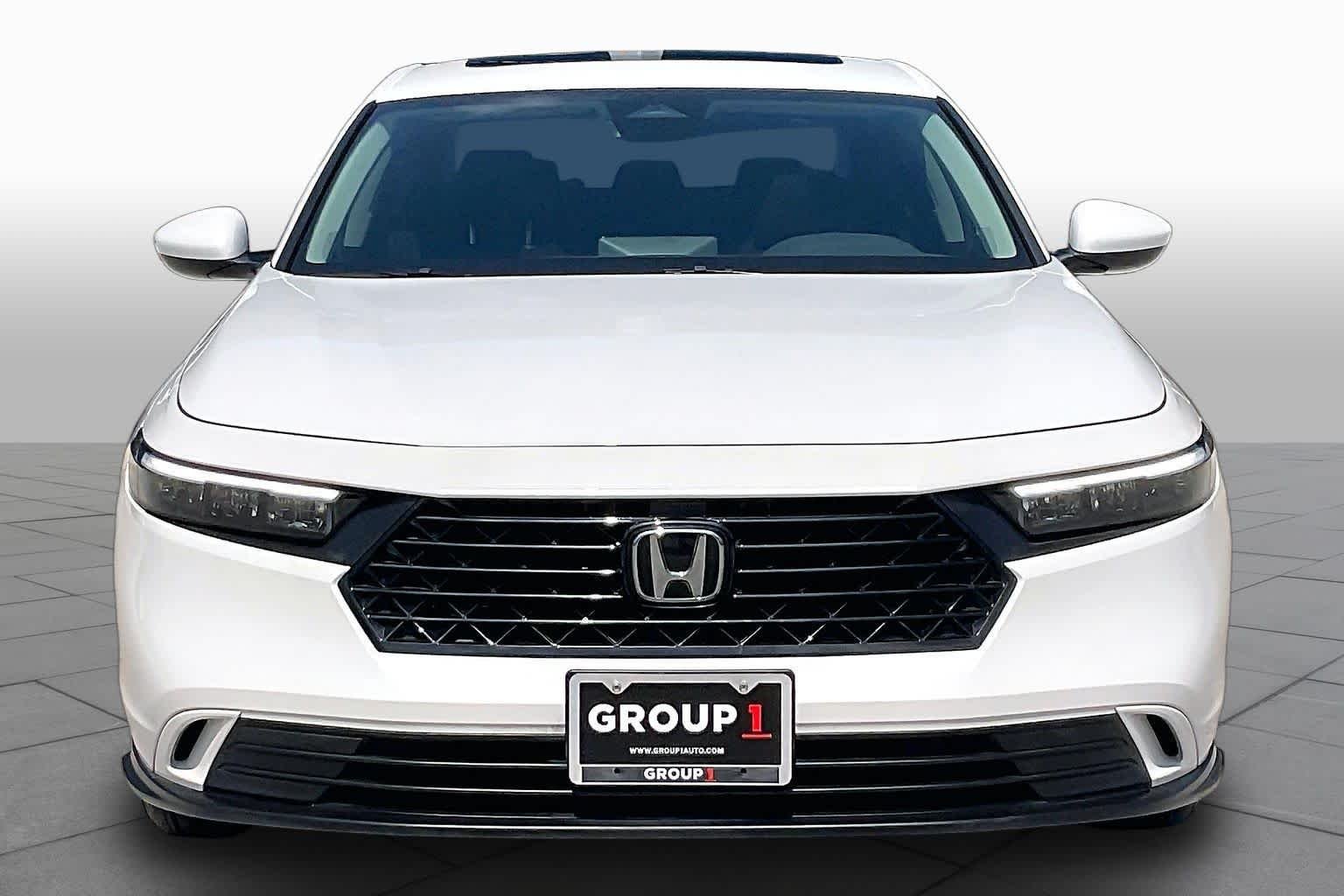 Used 2024 Platinum White Pearl Honda EX image 4