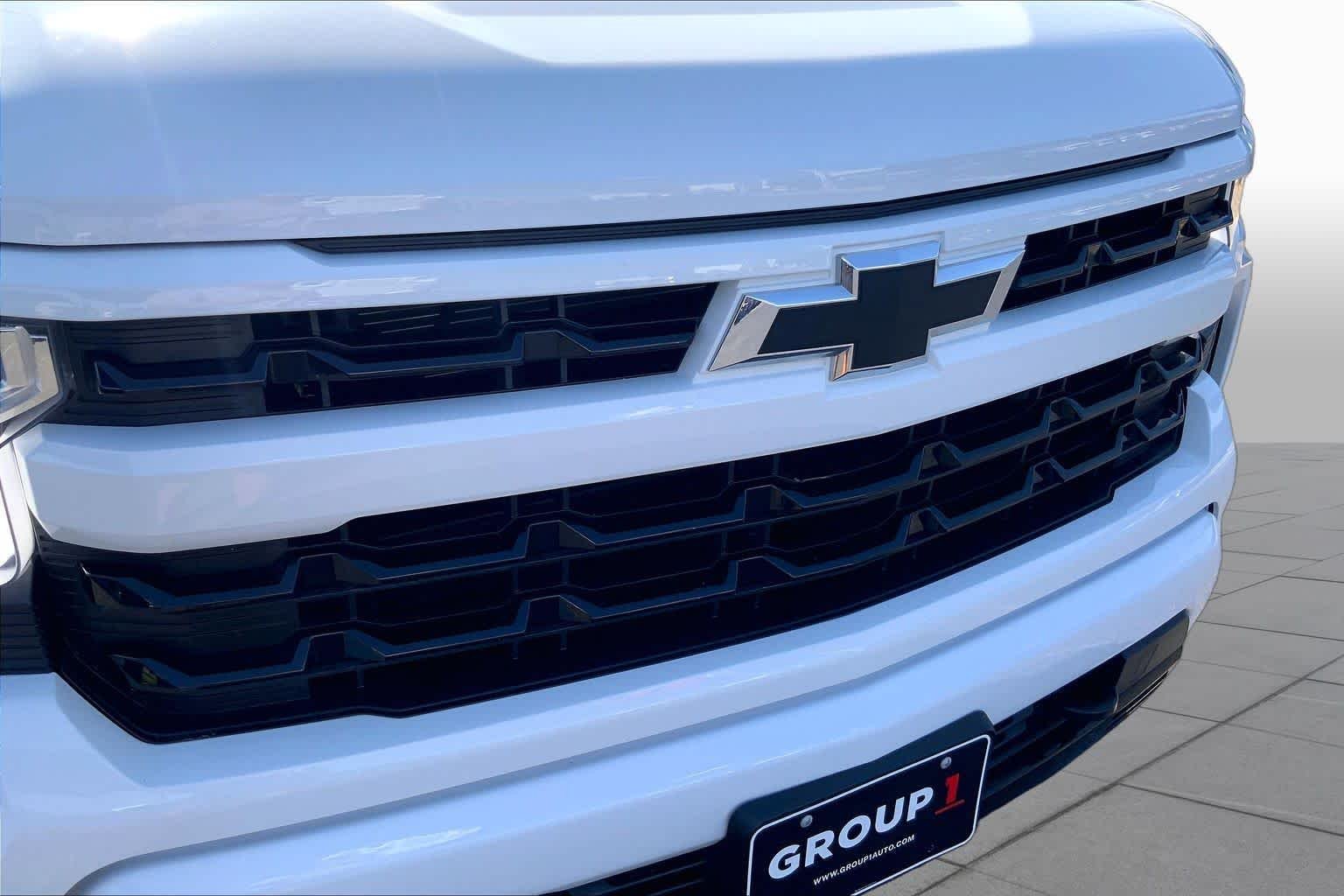 Used 2023 SUMMIT WHITE Chevrolet RST image 30