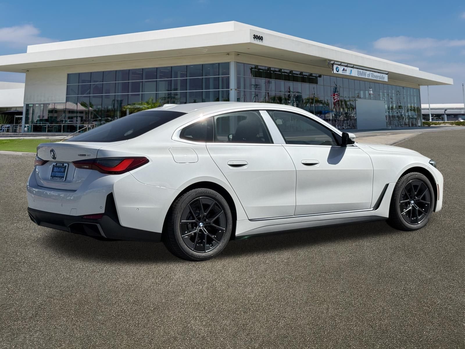 New 2026 Mineral White Metallic BMW eDrive40 image 11
