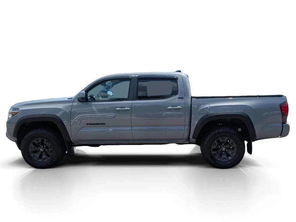 Used 2019 Black Toyota SR5 image 11