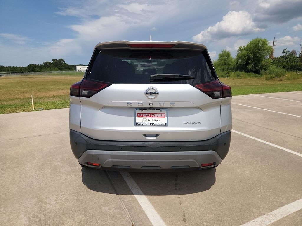 Used 2021 Silver Nissan SV image 6