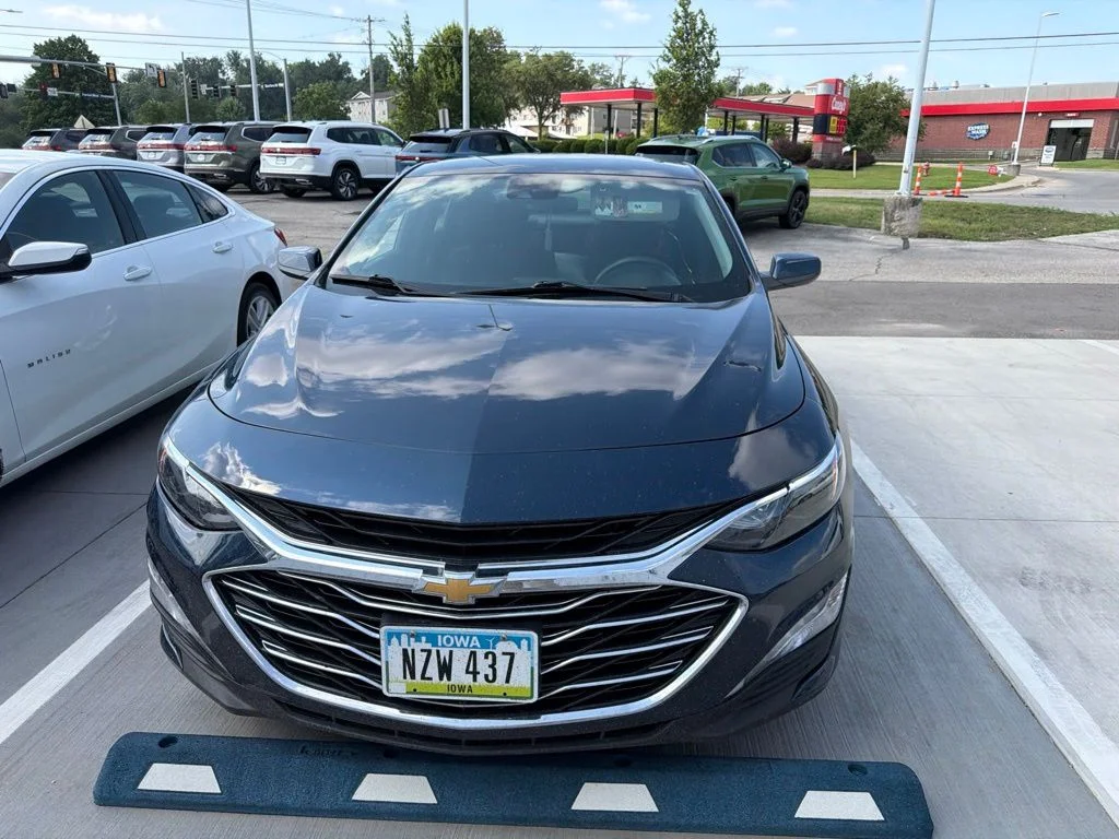 Used 2020 Blue Chevrolet LT image 2