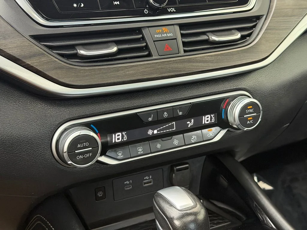 Used 2023 Gray Nissan Platinum image 14