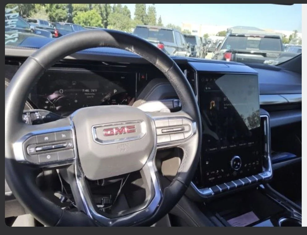 Used 2025 Silver GMC Elevation image 9