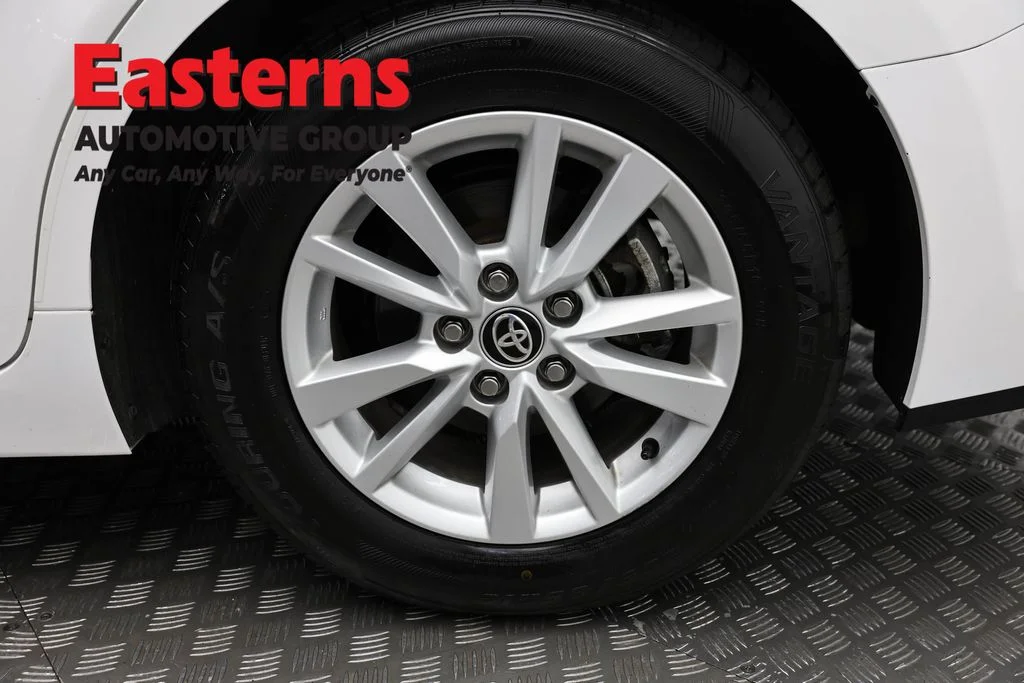 Used 2025 White Toyota LE image 31
