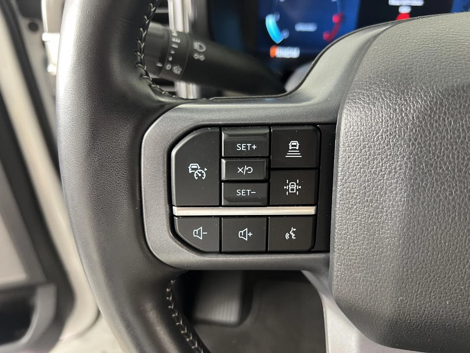 Used 2024 Star White Metallic Tri-Coat Ford LARIAT image 15