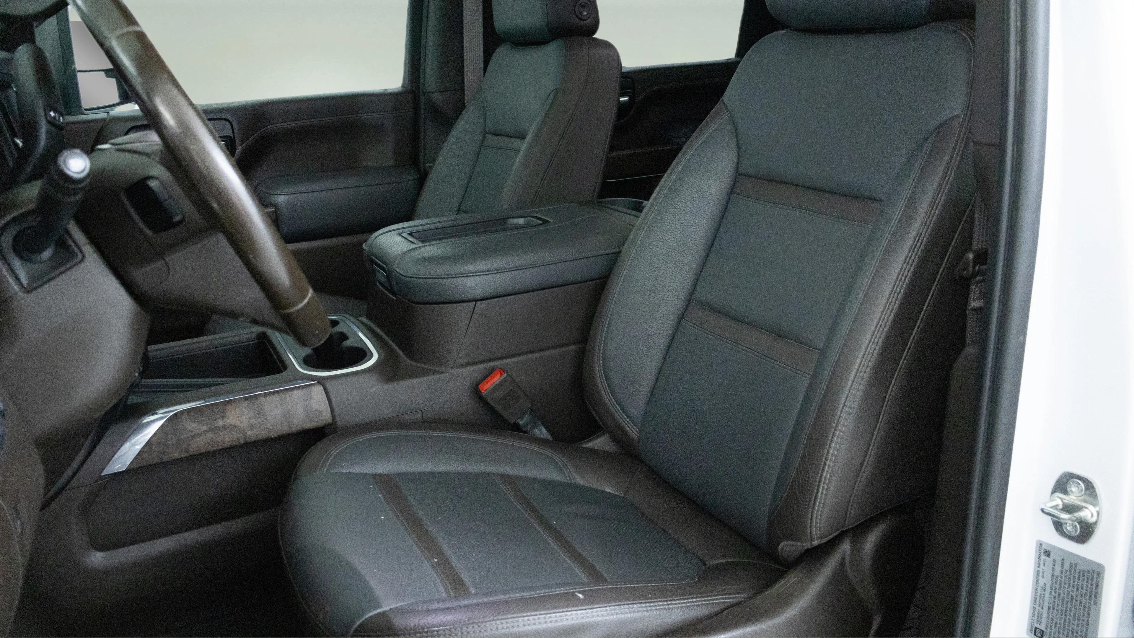 Used 2021 White Frost Tricoat GMC Denali image 11