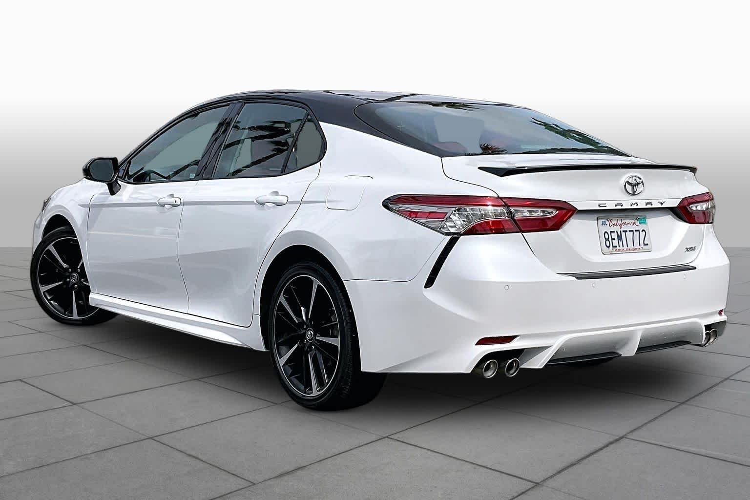 Used 2018 Midnight Black Metallic/Wind Chill Toyota XSE image 10