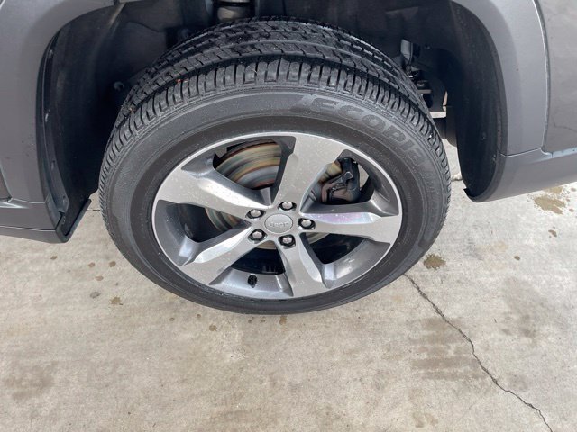 Used 2021  Jeep Limited image 10