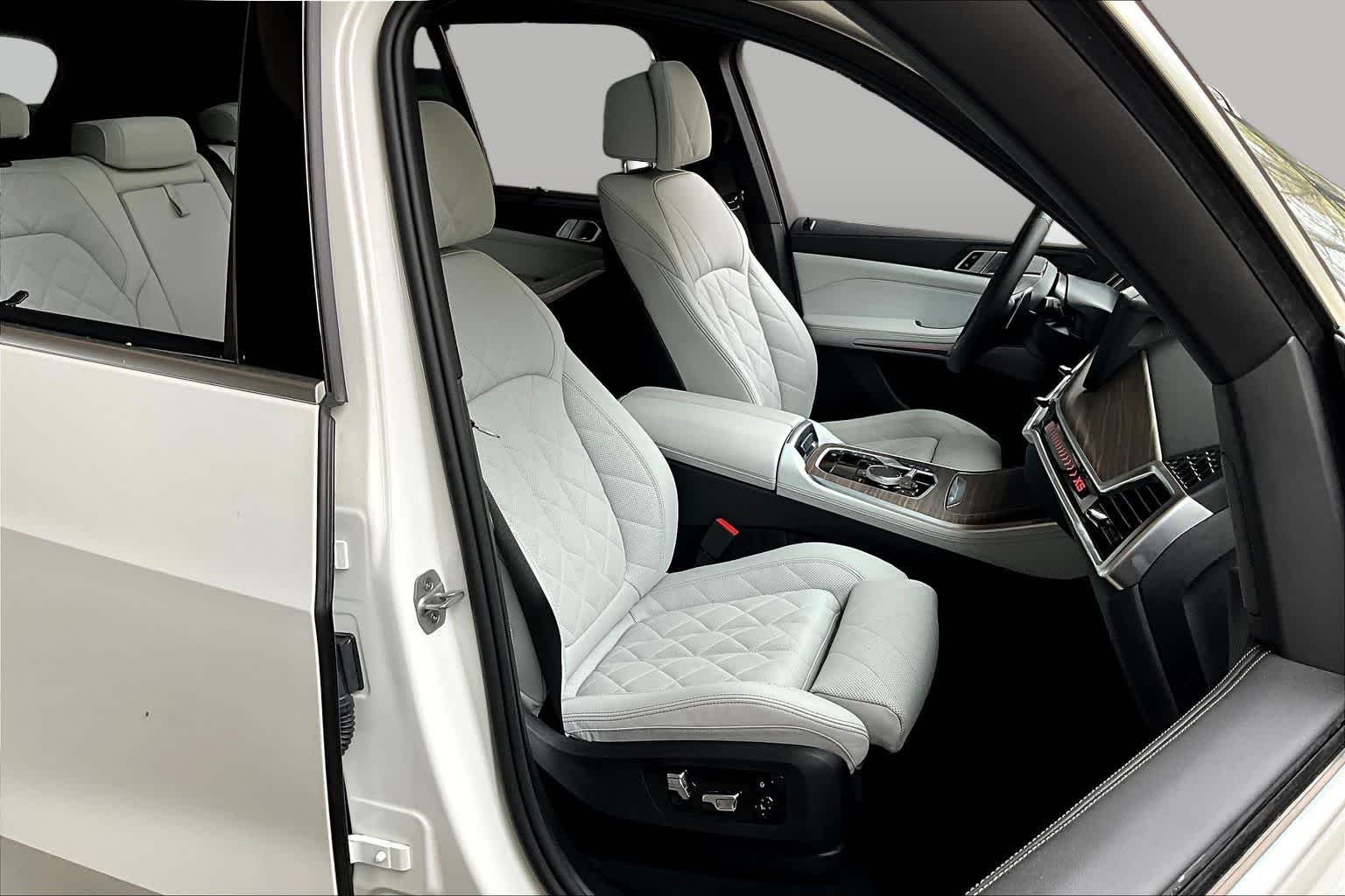 Used 2026 Alpine White BMW sDrive40i image 12