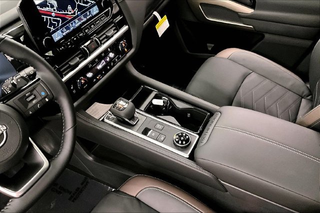 New 2025 Brilliant Silver Metallic Nissan Platinum image 9