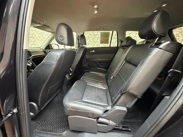 Used 2022 Black Volkswagen 3.6L V6 SE w/Technology image 12