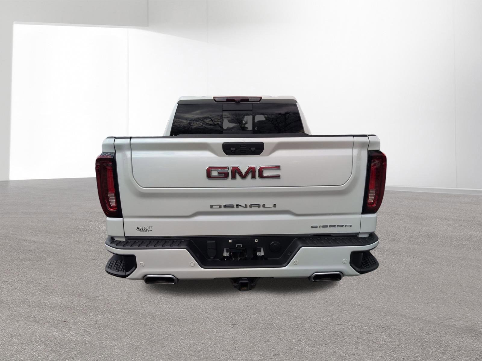 Used 2022 White Frost Tricoat GMC Denali image 6