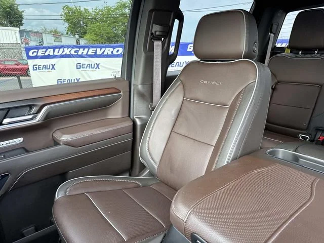 Used 2024 White GMC Denali image 37