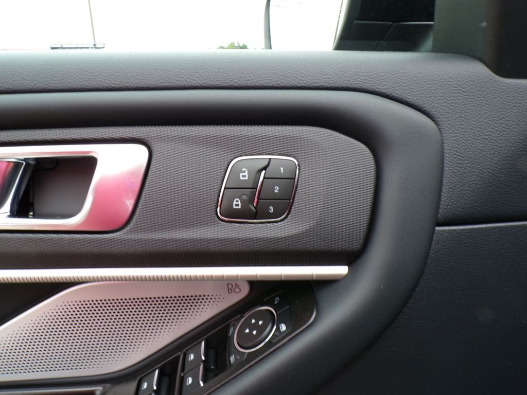 New 2026 Carbonized Gray Metallic Ford Tremor® image 12