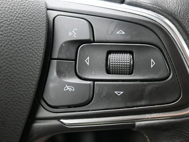Used 2020 White Buick Select image 20