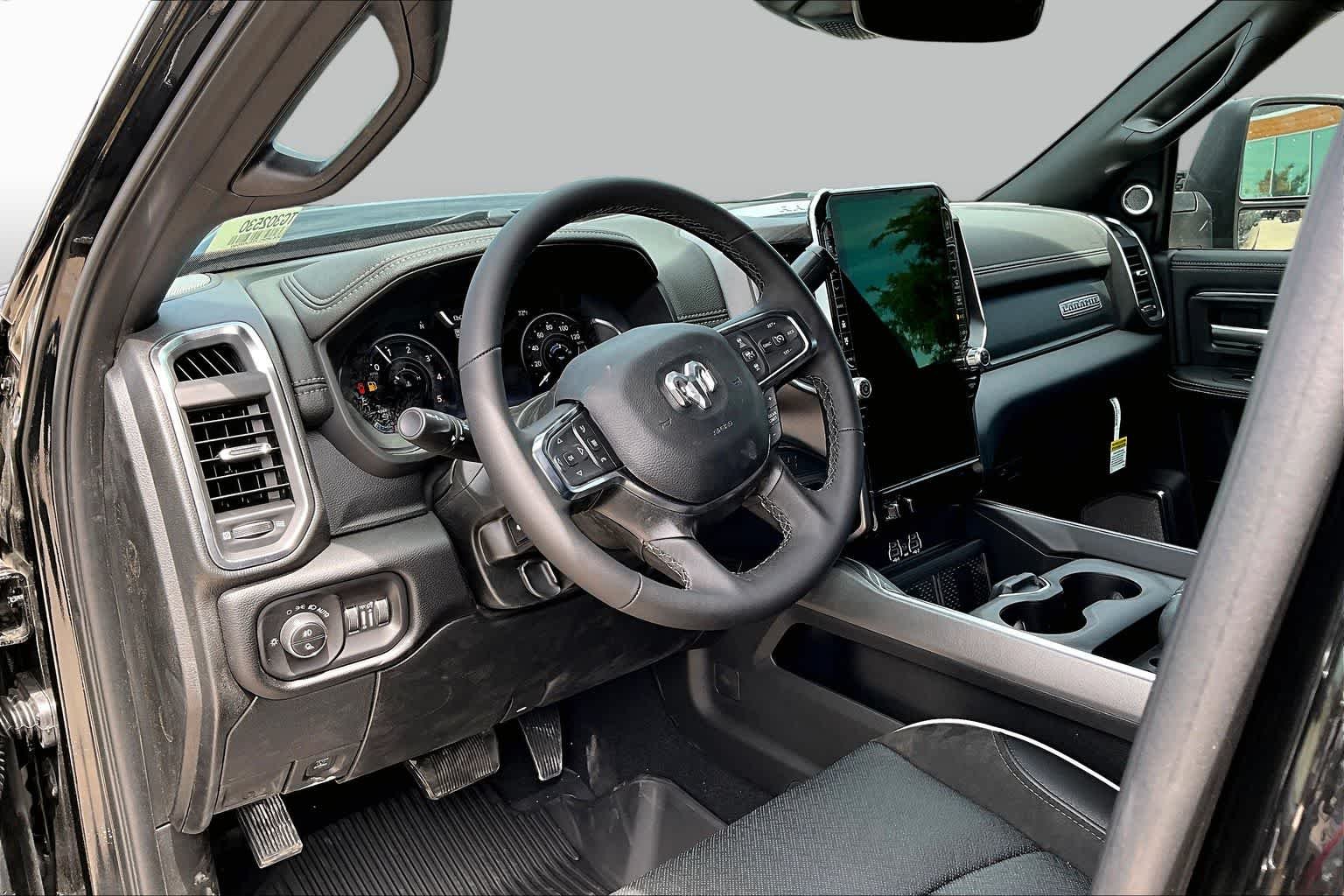New 2026 Diamond Black Crystal Pearl-Coat Exterior Paint RAM Laramie image 9