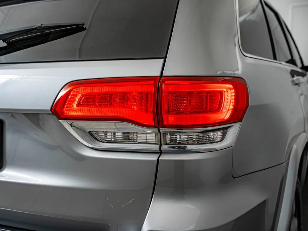 Used 2015 Billet Silver Metallic Clearcoat Jeep Overland image 15