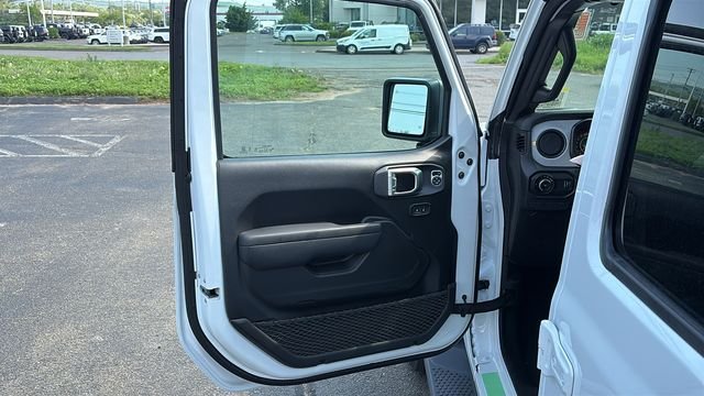 New 2026 Bright White Clear-Coat Exterior Paint Jeep Sport S image 8