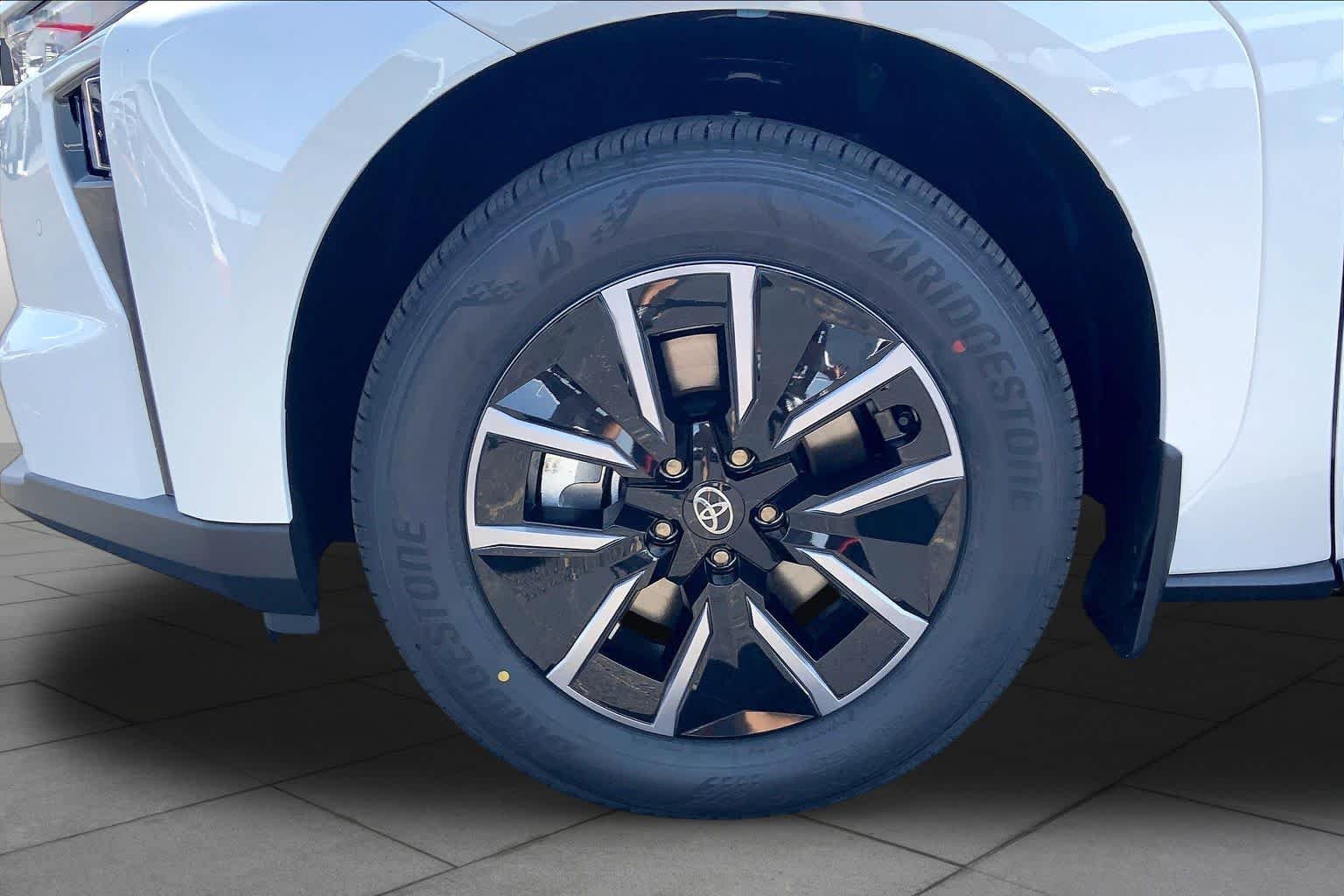 New 2026 Wind Chill Pearl Toyota XLE image 11