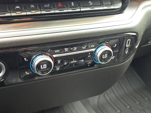Used 2022 Silver GMC SLT image 36
