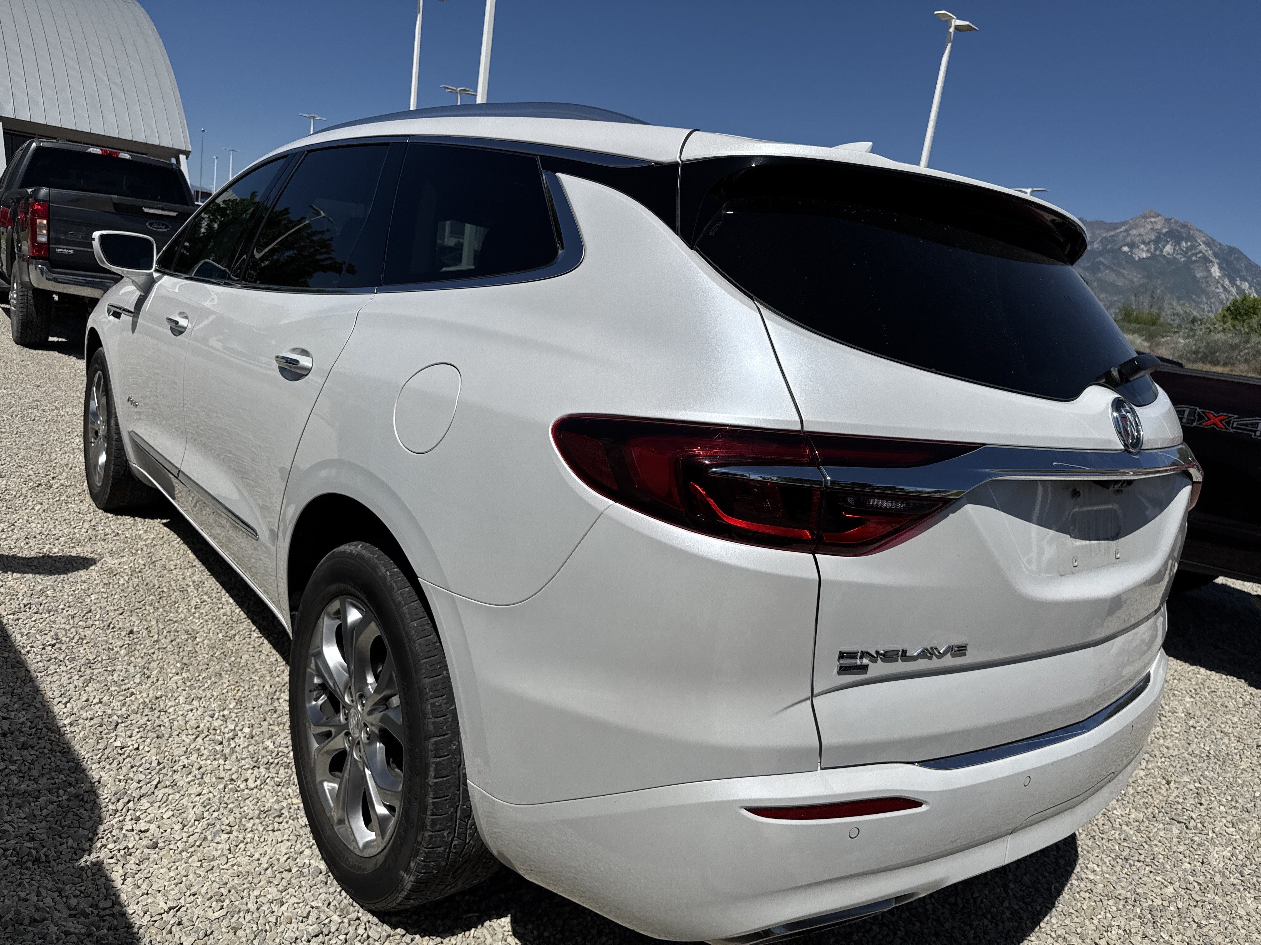 Used 2020 WHITE FROST TRICOAT Buick Avenir image 6