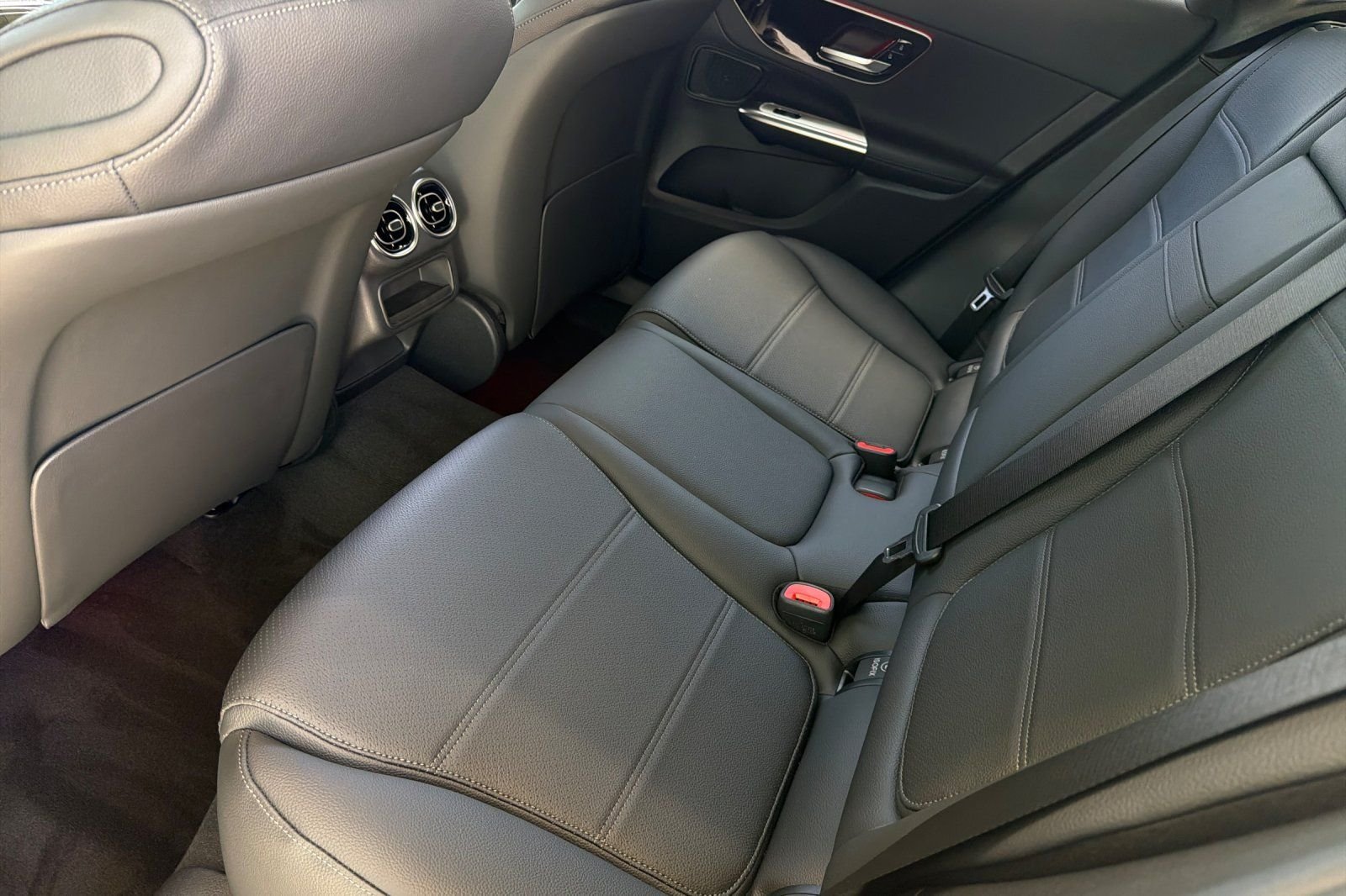 New 2026 MANUFAKTUR Alpine Grey Mercedes-Benz GLC 300 image 10