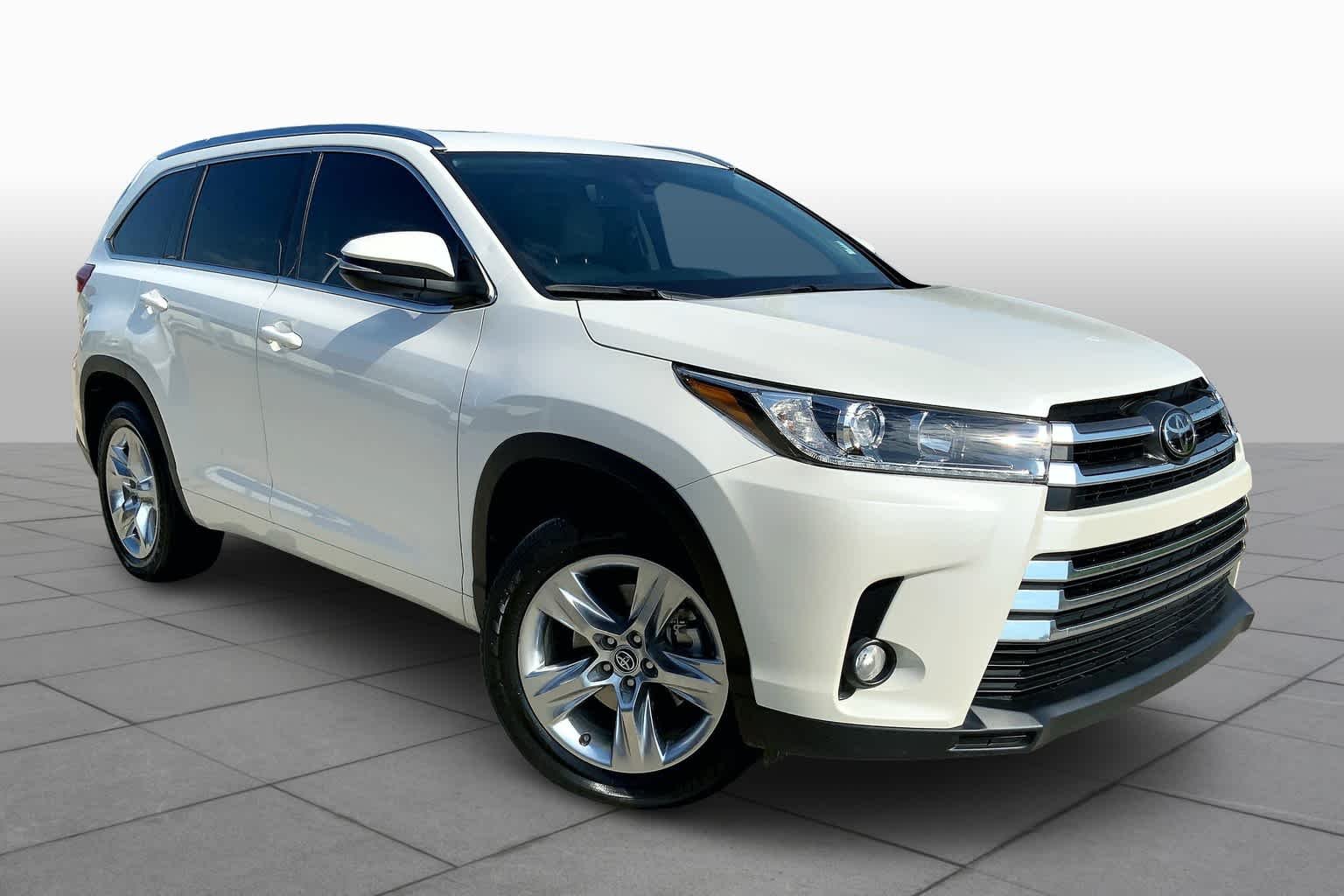 Used 2017 Blizzard Pearl Toyota Limited image 3