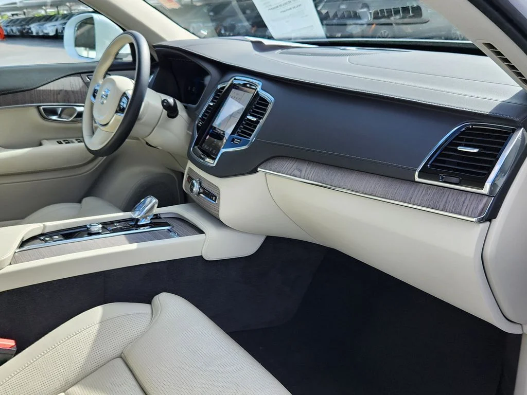 Used 2023 White Volvo Ultimate image 16