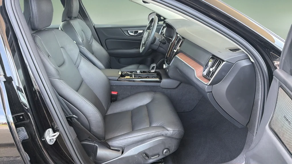 2023 Volvo S60 Plus - Photo 11