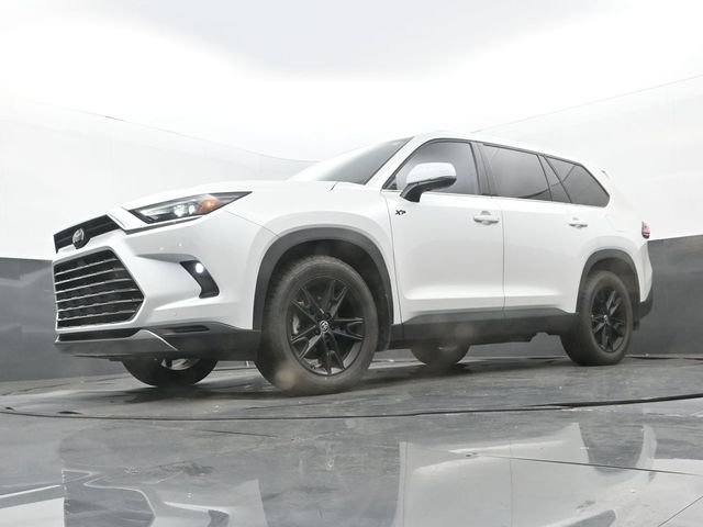 Used 2024 Wind Chill Pearl Toyota Limited image 12