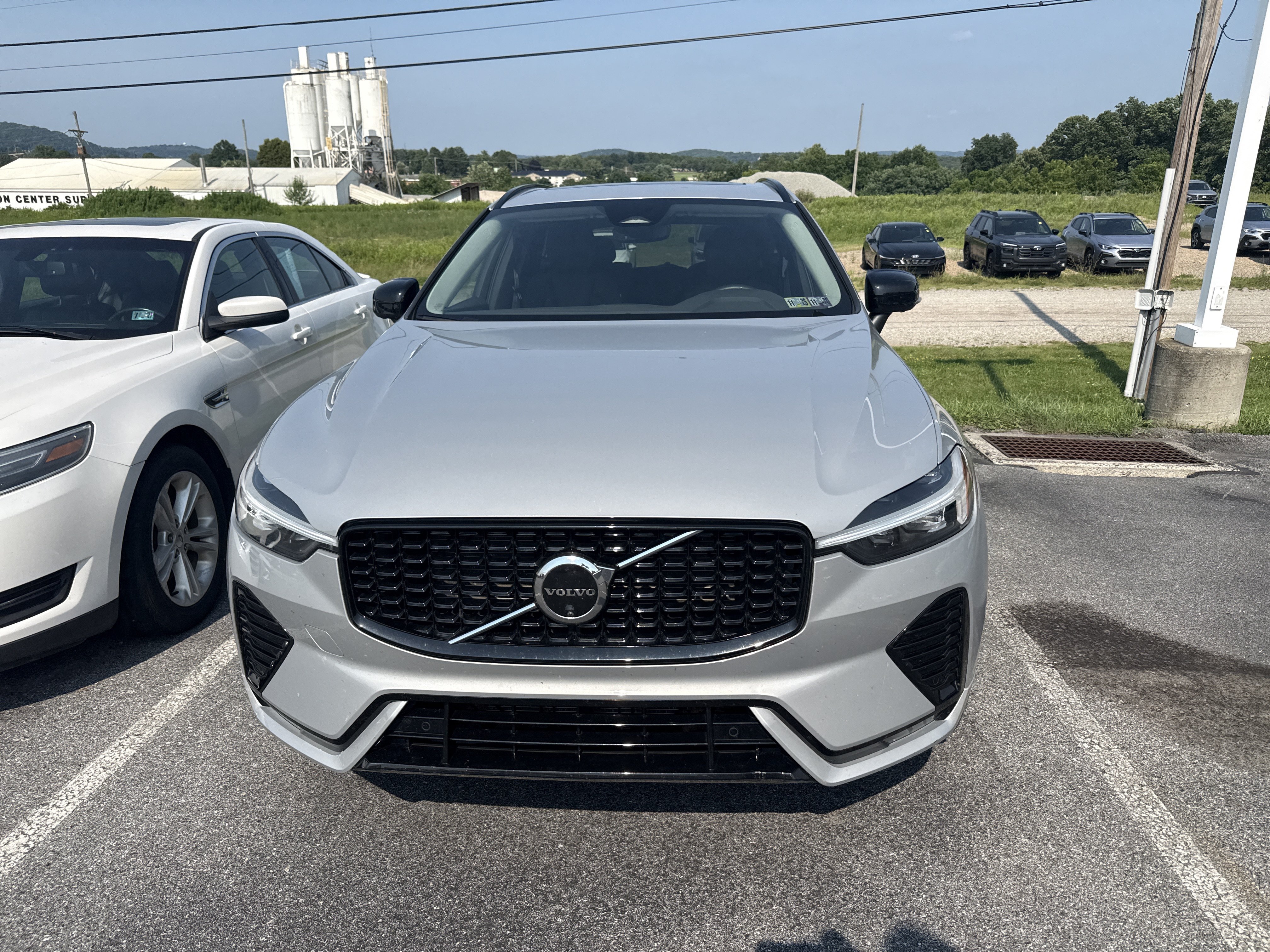 Used 2024 Silver Dawn Metallic Volvo Plus Dark Theme image 9