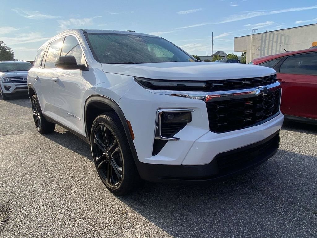 Used 2025 Summit White Chevrolet LT image 1