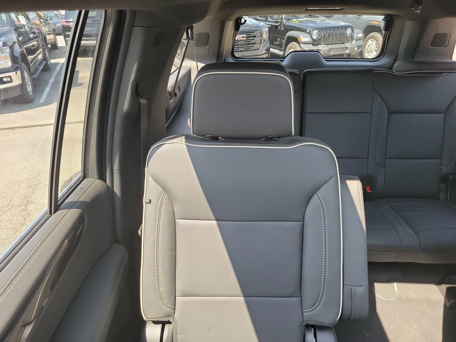2026 GMC Yukon XL Elevation - Photo 10