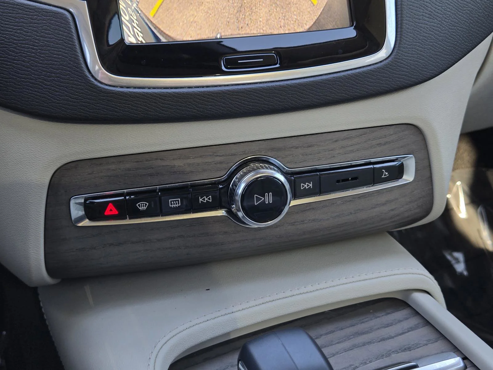 Certified Used 2023 Onyx Black Metallic Volvo Plus image 17