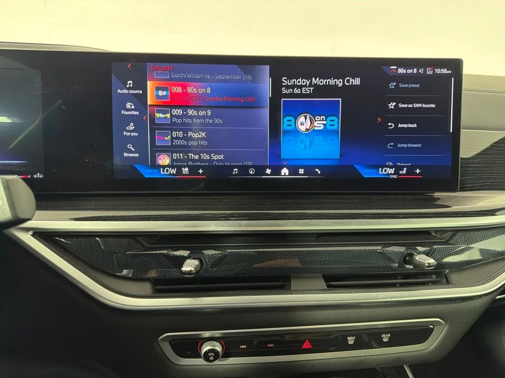 Certified Used 2025 Gray BMW xDrive40i image 31