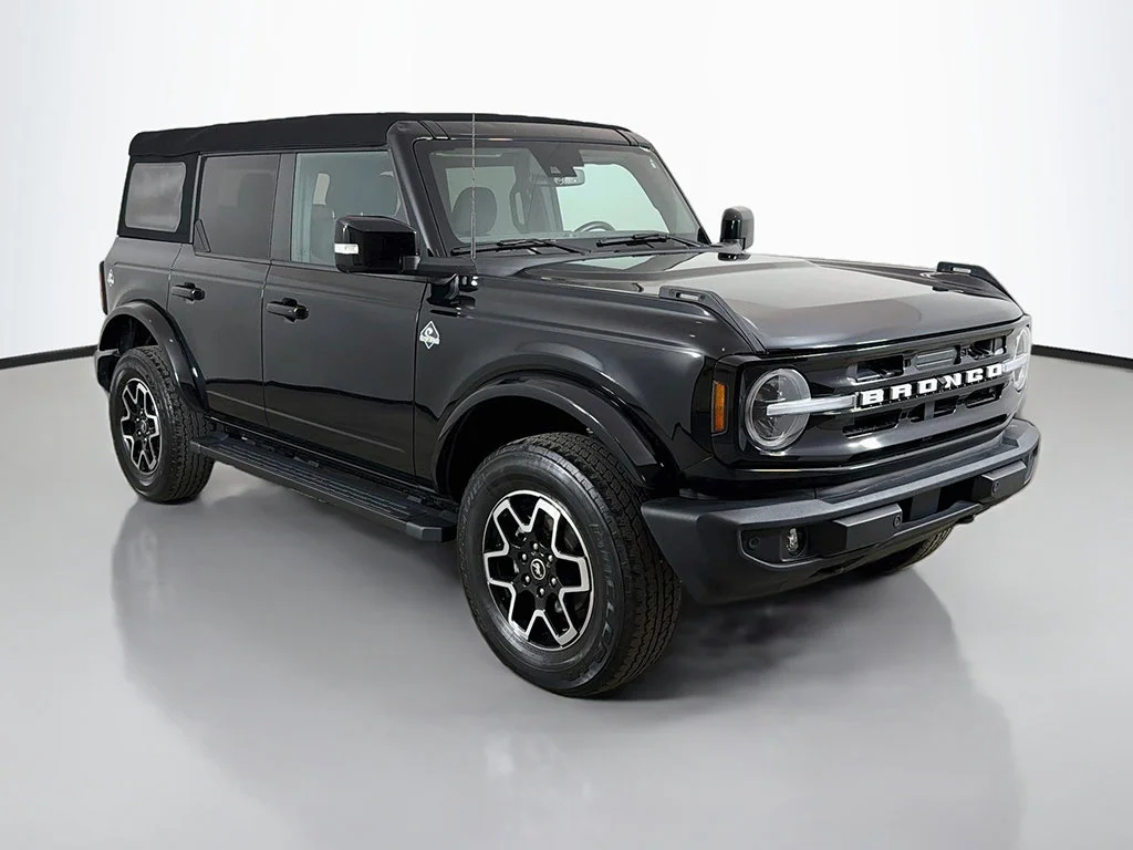Used 2023 Shadow Black Ford Outer Banks image 2