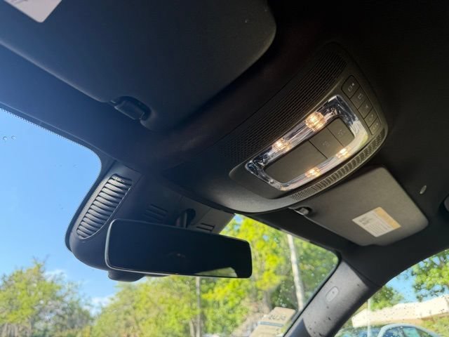 Used 2025  Mercedes-Benz GLB 250 image 28