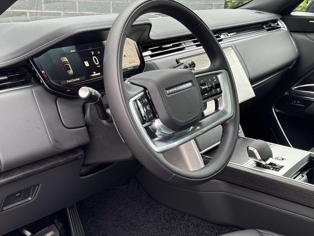 New 2026 Santorini Black Land Rover SE image 23