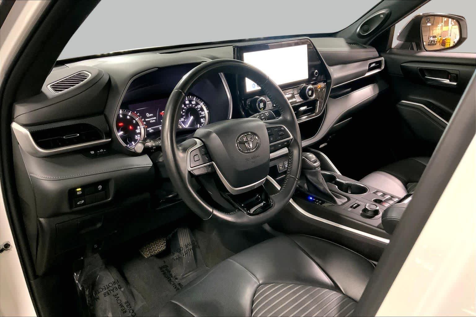 Used 2023 Wind Chill Pearl Toyota XSE image 18