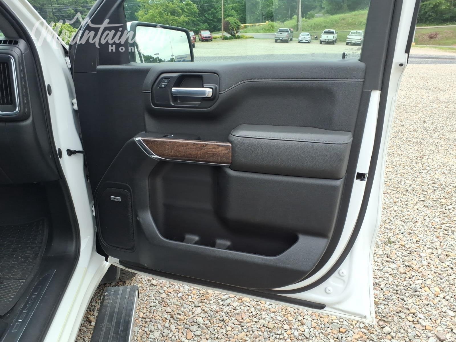 Used 2020 White Frost Tricoat GMC Denali image 17