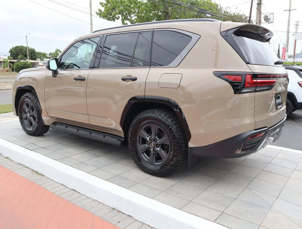 Used 2026  Lexus 700h Overtrail image 7