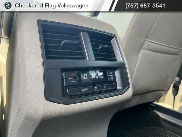 Used 2023 Pure White Volkswagen 3.6L V6 SE w/Technology image 27
