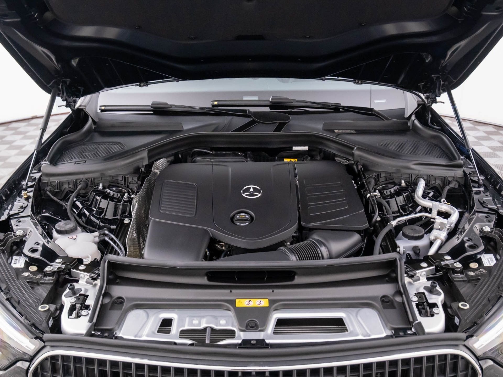 New 2026 Black Mercedes-Benz GLC 300 image 29