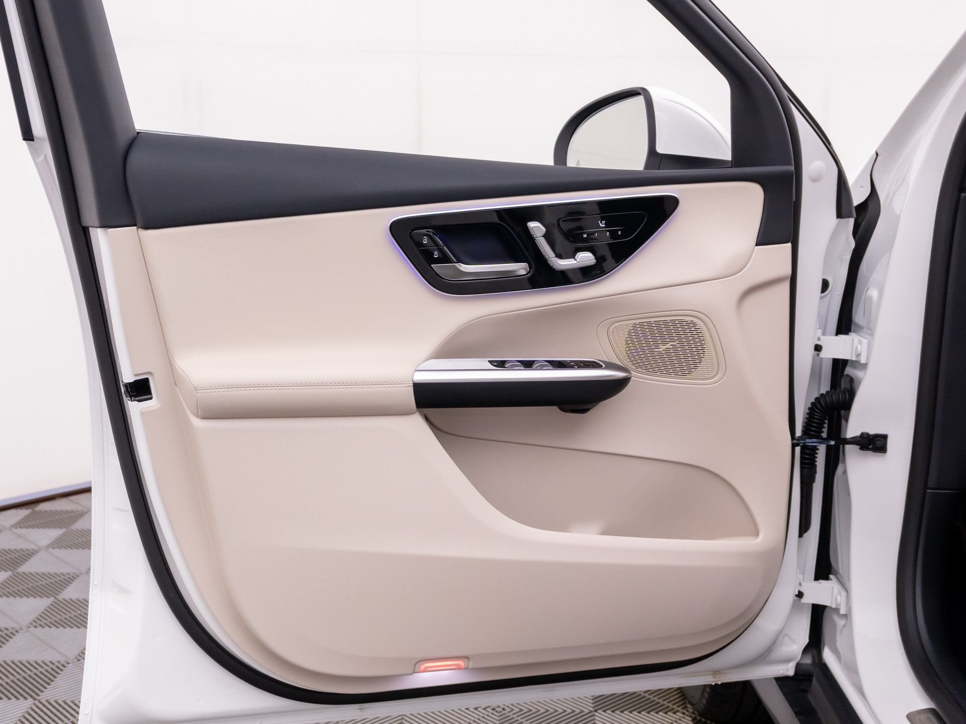 New 2026 White Mercedes-Benz GLC 300 image 14